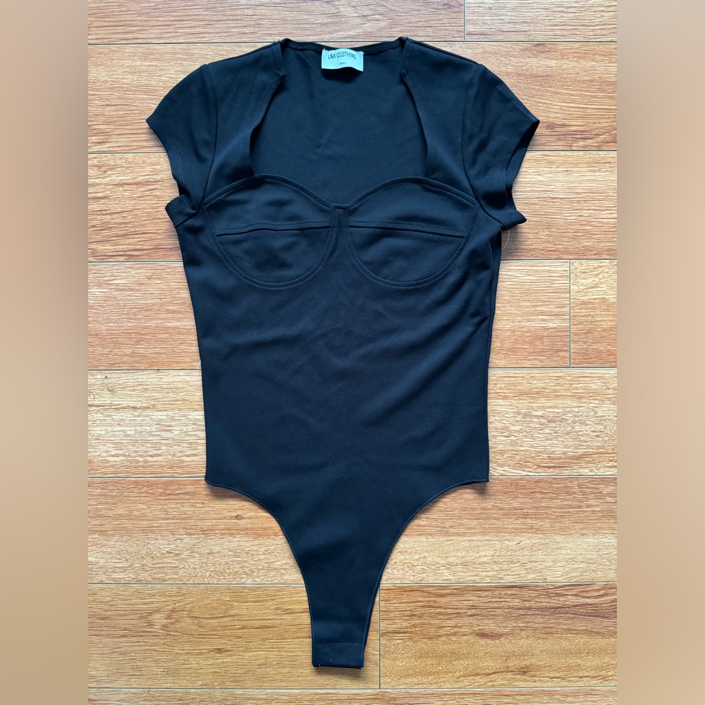 Nwot Revolve X Lna Short Sleeve Cup Bodysuit In Black